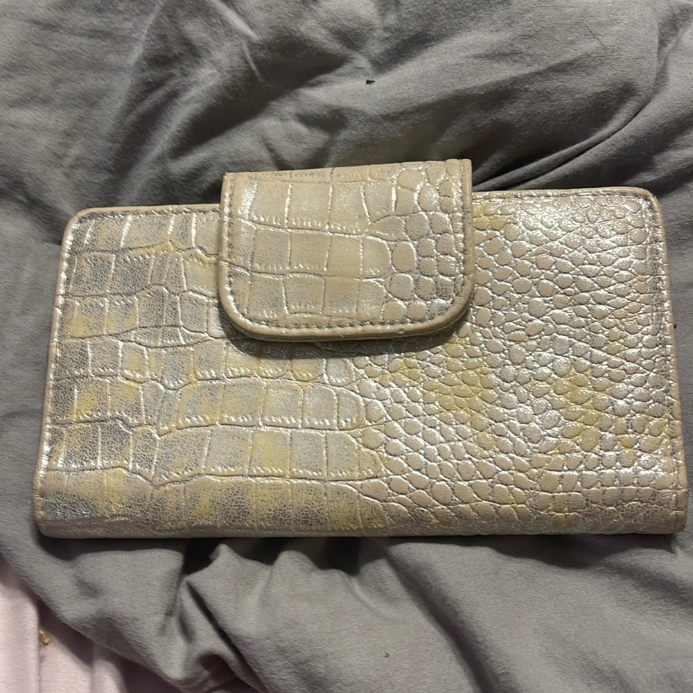 New snakeskin creamy color leather wallet